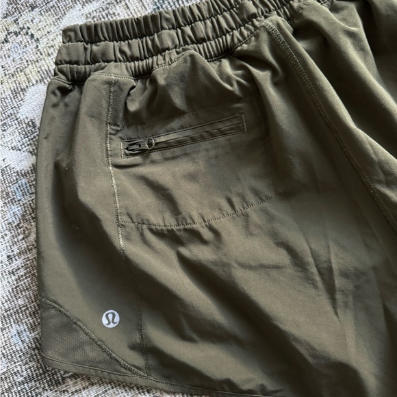 Lululemon Hotty Hot Short Il Olive Green - Picture 4 of 7